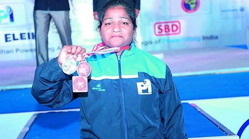 కామన్వెల్త్ పవర్ లిఫ్టింగ్‌లో చంద్రకళకు పతకం – కొల్లు రవీంద్ర అభినందనలు